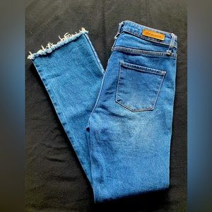 Kendall & Kylie High Waisted Dark Wash Skinny Denim Jeans! Size 7/8.